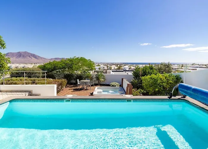 3 Bedroom With Pool And Jacuzzi Villa *