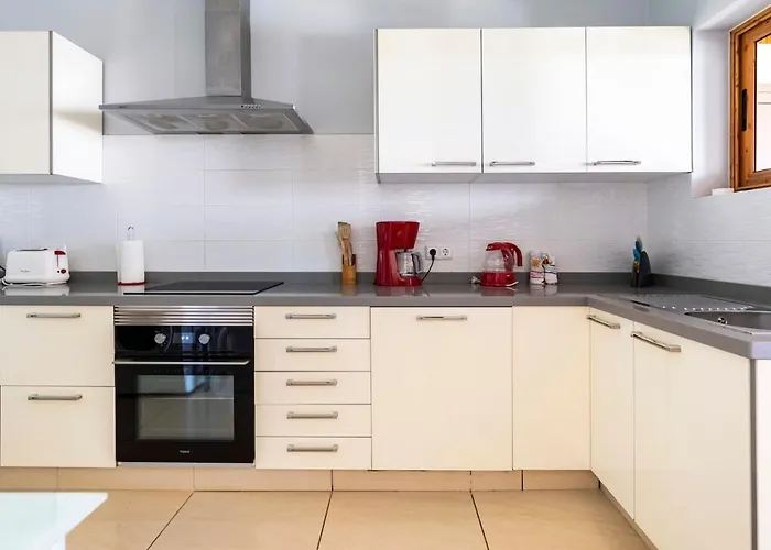 3 Bedroom With Pool And Jacuzzi *