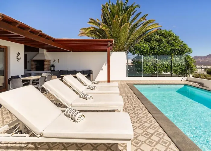 3 Bedroom With Pool And Jacuzzi *