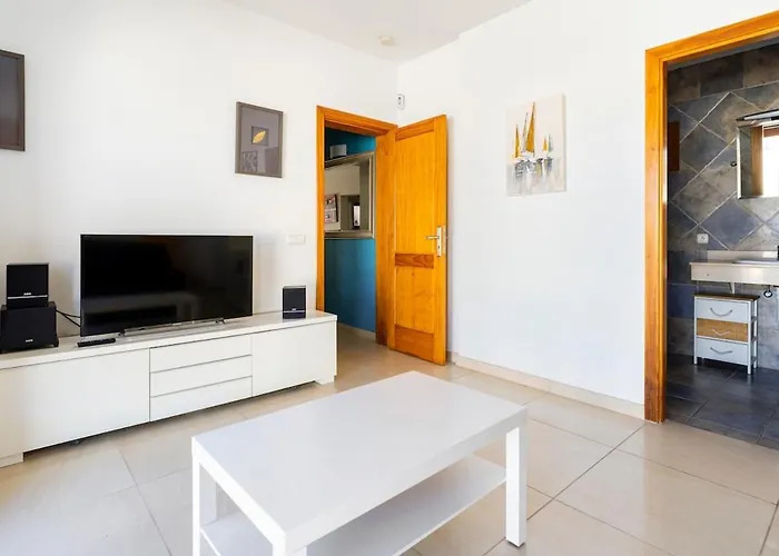 3 Bedroom With Pool And Jacuzzi Villa *