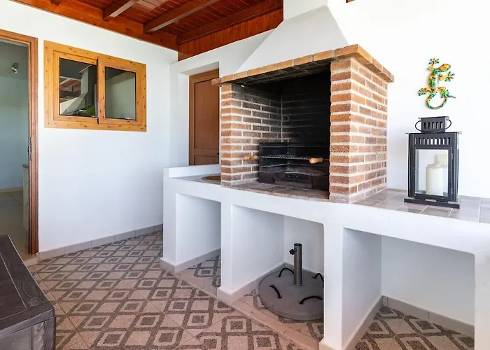 3 Bedroom With Pool And Jacuzzi Villa *