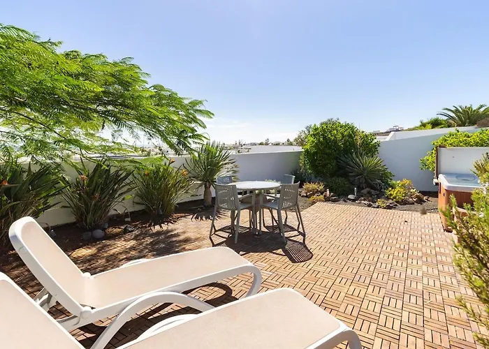 3 Bedroom With Pool And Jacuzzi Vila