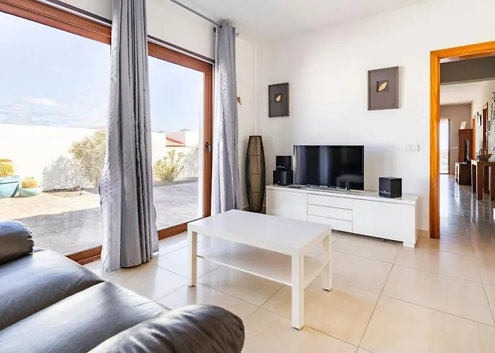 3 Bedroom With Pool And Jacuzzi *