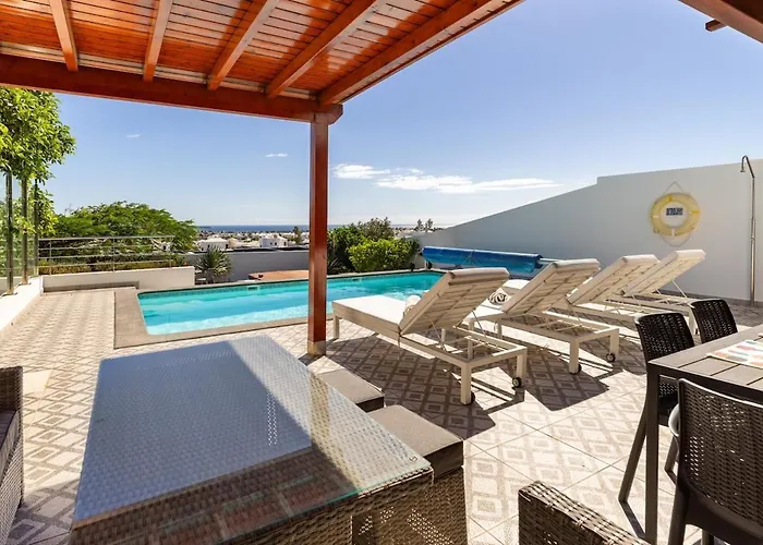 Villa 3 Bedroom With Pool And Jacuzzi Playa Blanca (Lanzarote)