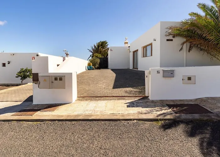 Vila 3 Bedroom With Pool And Jacuzzi Playa Blanca (Lanzarote)