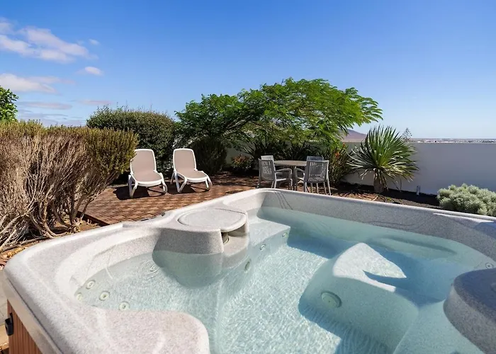 3 Bedroom With Pool And Jacuzzi Villa