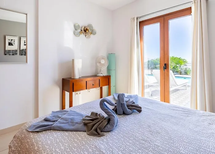 3 Bedroom With Pool And Jacuzzi