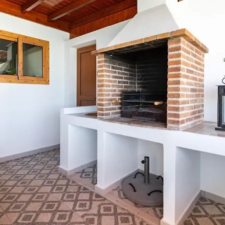 3 Bedroom With Pool And Jacuzzi Villa *