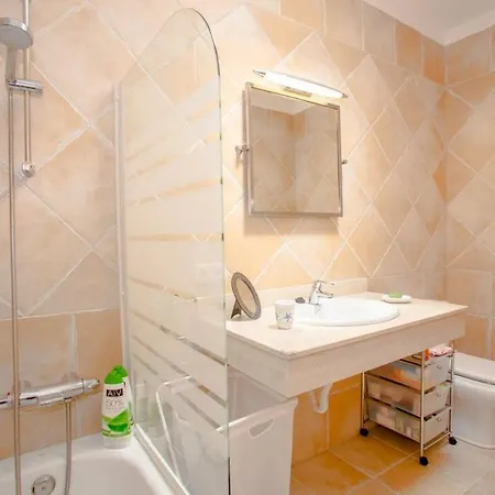 3 Bedroom With Pool And Jacuzzi Vila
