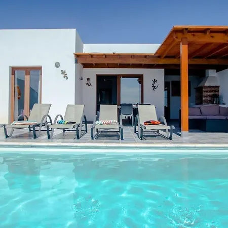 3 Bedroom With Pool And Jacuzzi Villa *