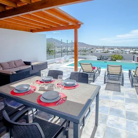 3 Bedroom With Pool And Jacuzzi Vila