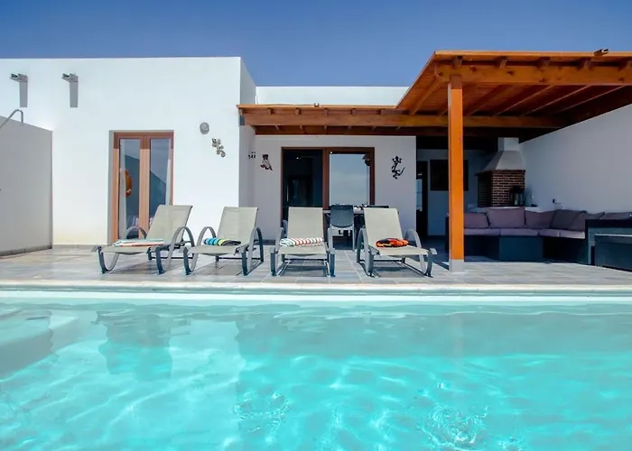 3 Bedroom With Pool And Jacuzzi Villa *